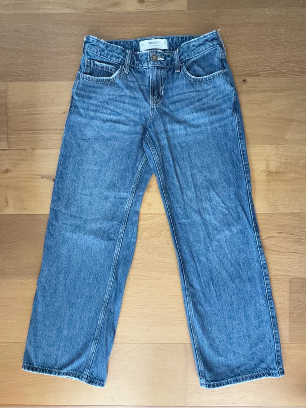 Hollister Low-Rise Baggy Jeans Y2K-Inspired Medium Wash Womens 2R/W26 EUC